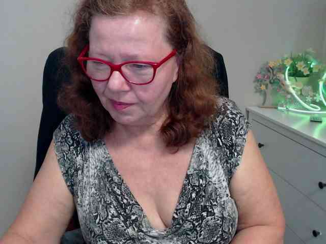 flirty-adele webcam