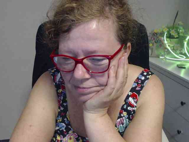 flirty-adele webcam