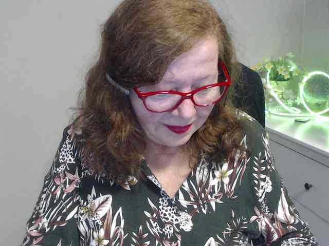 flirty-adele webcam