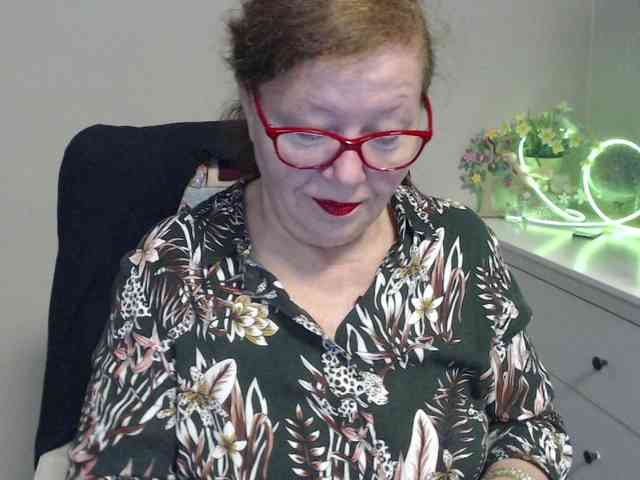 flirty-adele webcam