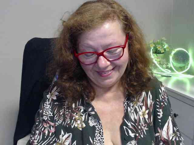 flirty-adele webcam