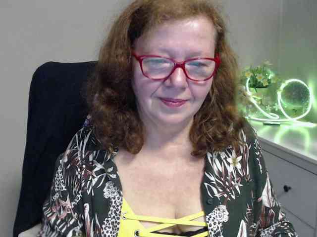 flirty-adele webcam