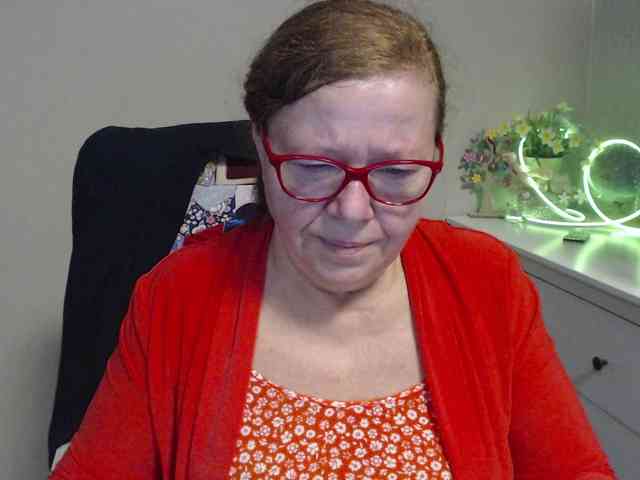 flirty-adele webcam