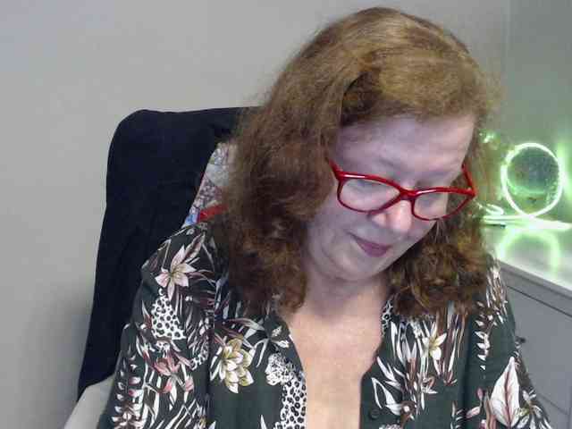 flirty-adele webcam