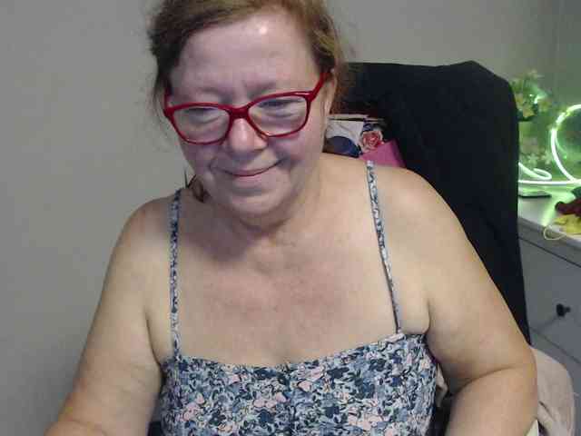 flirty-adele webcam