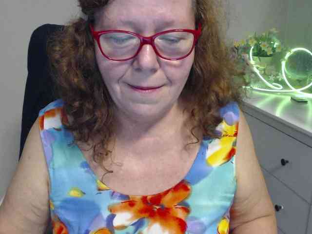 flirty-adele webcam