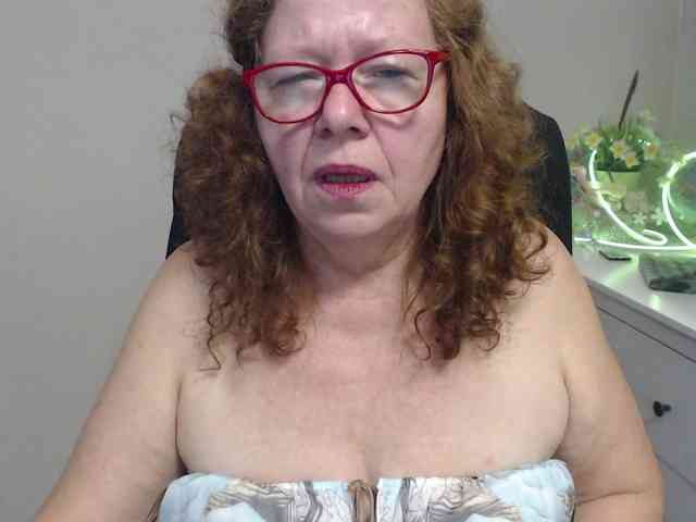 flirty-adele webcam