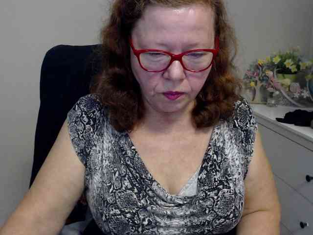 flirty-adele webcam