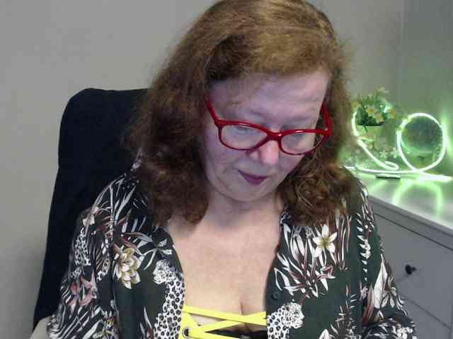 flirty-adele webcam