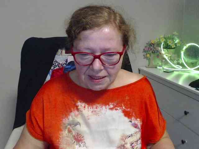 flirty-adele webcam