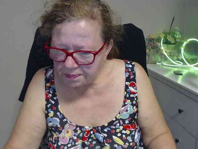flirty-adele webcam