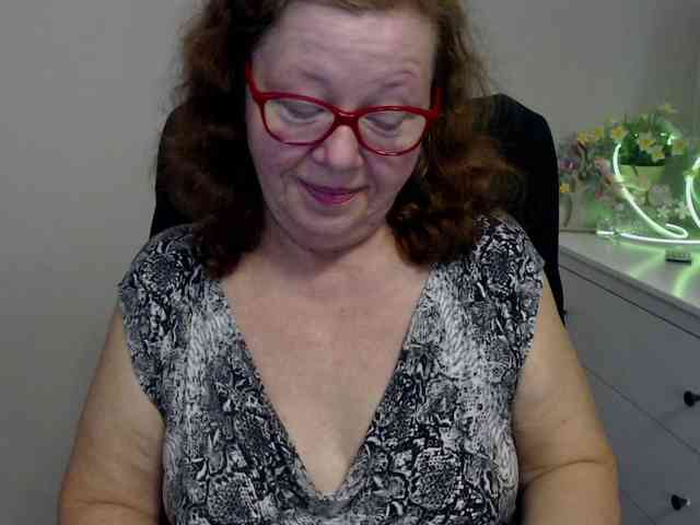 flirty-adele webcam