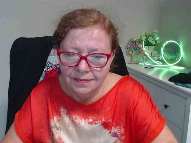 flirty-adele webcam