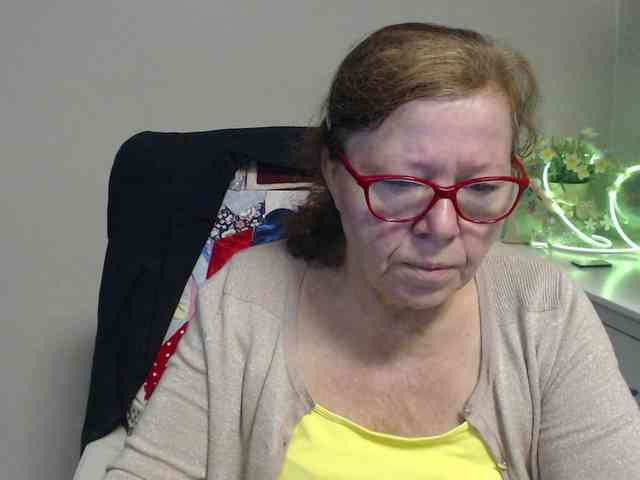 flirty-adele webcam