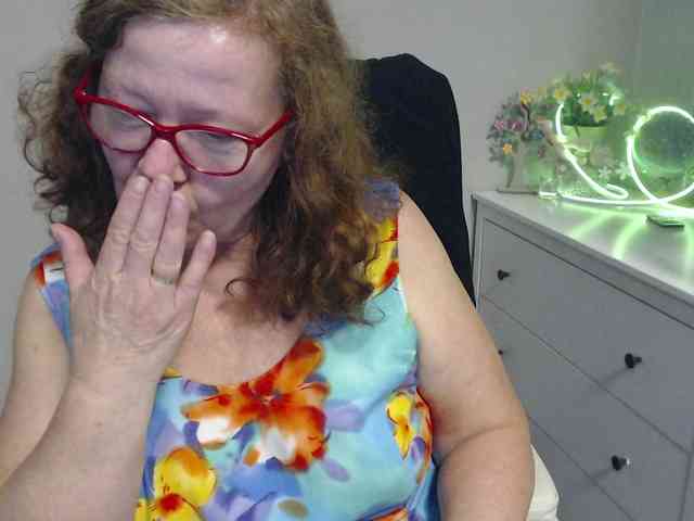 flirty-adele webcam