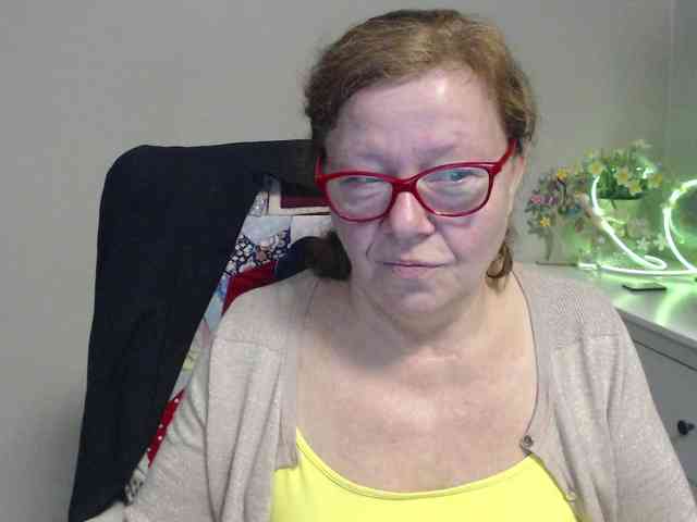 flirty-adele webcam