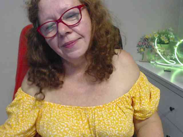 flirty-adele webcam