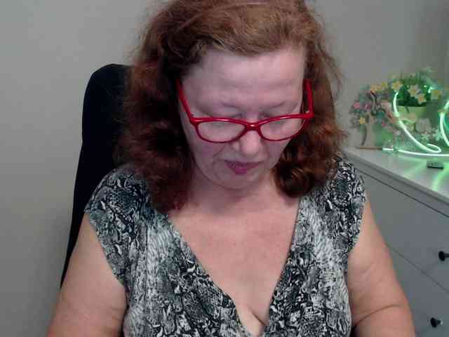 flirty-adele webcam