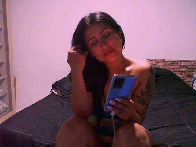 julianatasty Live Cam on BongaCams