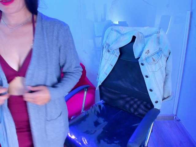 sara-squirtt's BongaCams show and profile