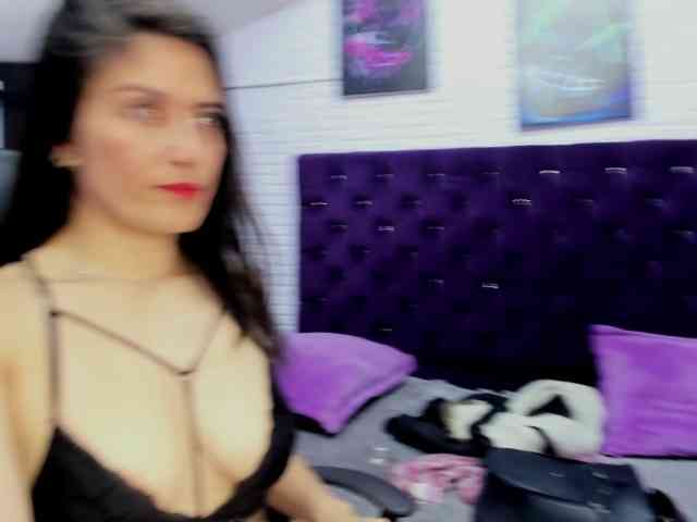 sara-squirtt webcam
