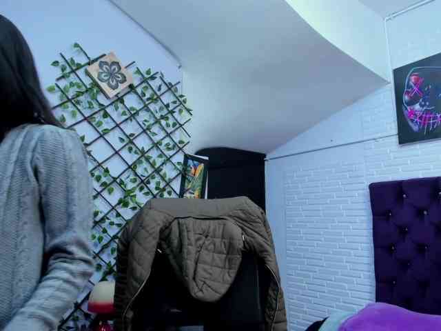 sara-squirtt webcam