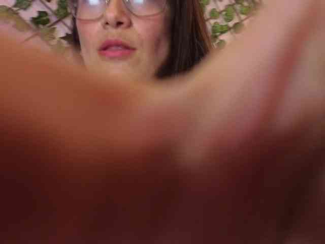 sara-squirtt webcam