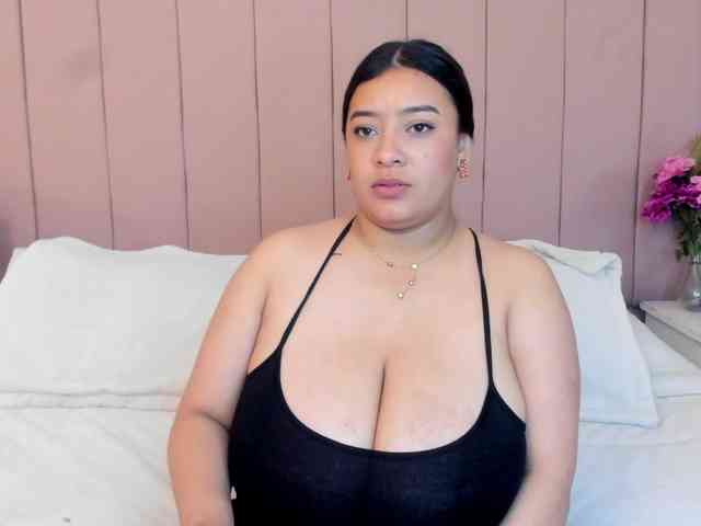 MollyBigboobs webcam