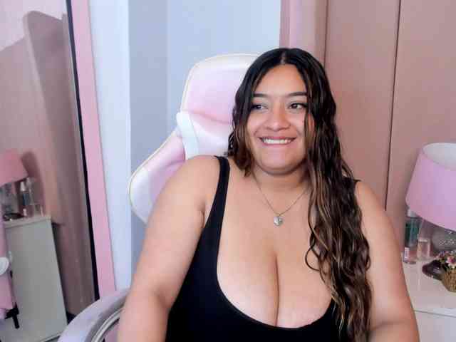 MollyBigboobs webcam