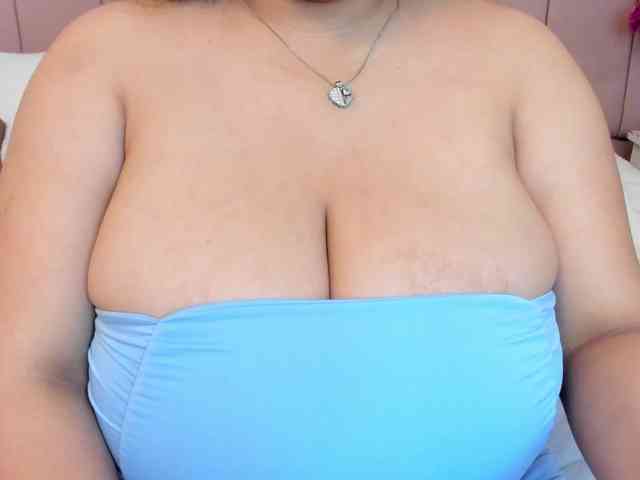 MollyBigboobs webcam