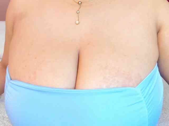 MollyBigboobs webcam