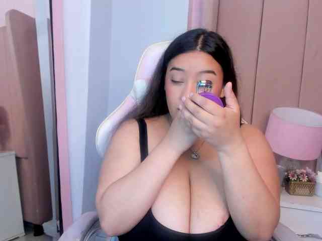 MollyBigboobs webcam