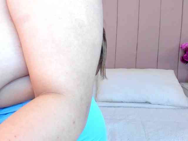 MollyBigboobs webcam