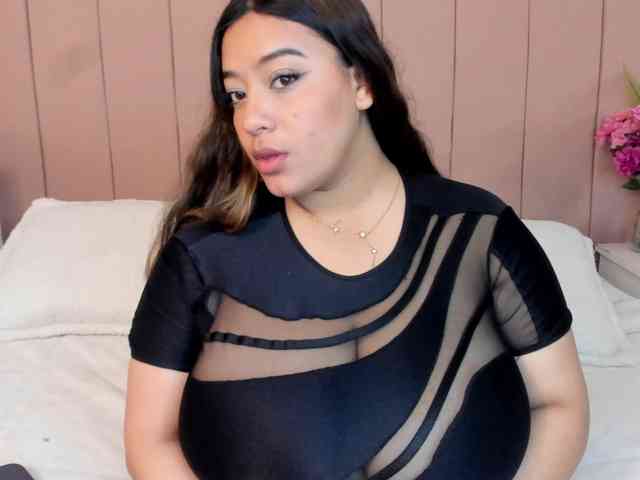 MollyBigboobs webcam