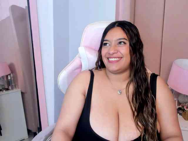 MollyBigboobs webcam