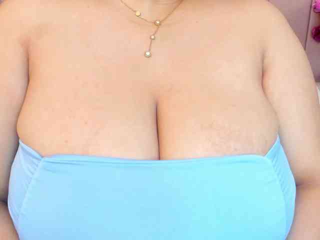 MollyBigboobs webcam
