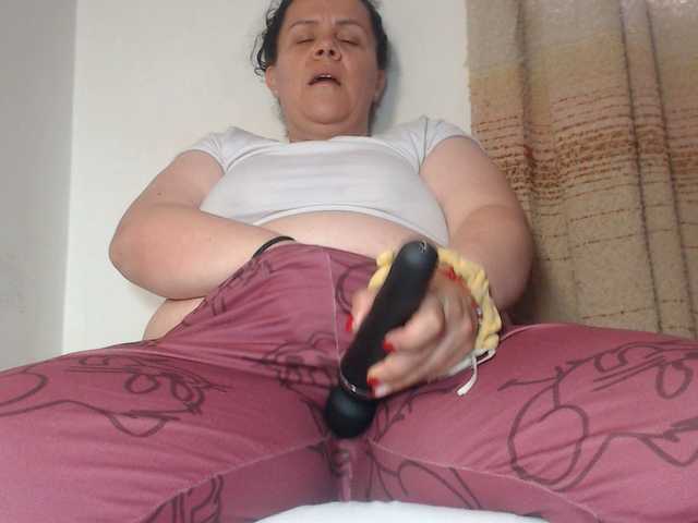 le modèle agathamiller est en webcam porno dans un show sur le site bongacams, il possède les tags suivants: Latino/Hispanic,Brunette,Hairy