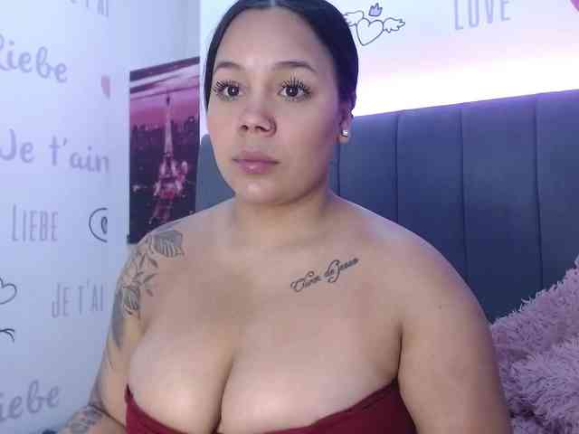 EmilyQueen3xx webcam