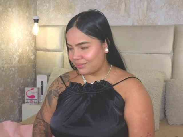 EmilyQueen3xx webcam