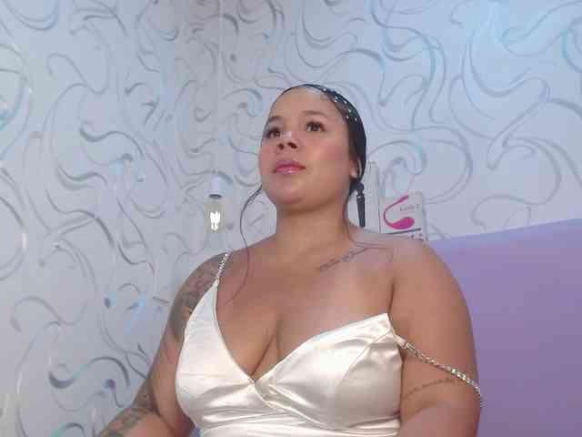 EmilyQueen3xx webcam