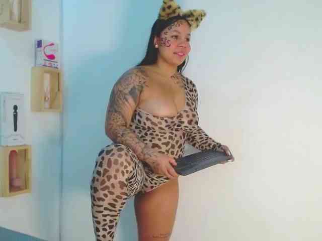 EmilyQueen3xx webcam