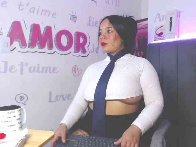 EmilyQueen3xx webcam