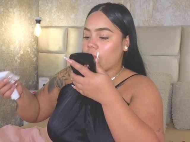 EmilyQueen3xx webcam