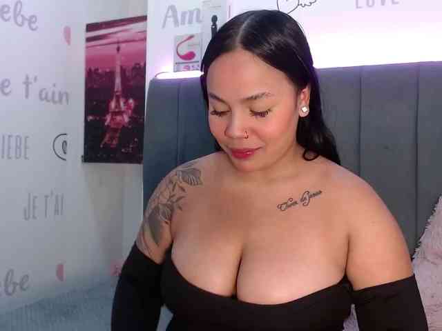 EmilyQueen3xx webcam