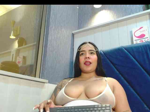 EmilyQueen3xx webcam