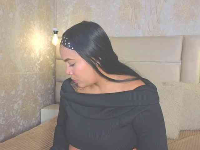 EmilyQueen3xx webcam