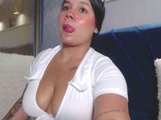 EmilyQueen3xx webcam