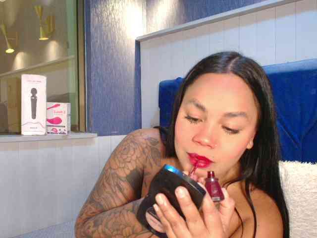 EmilyQueen3xx webcam