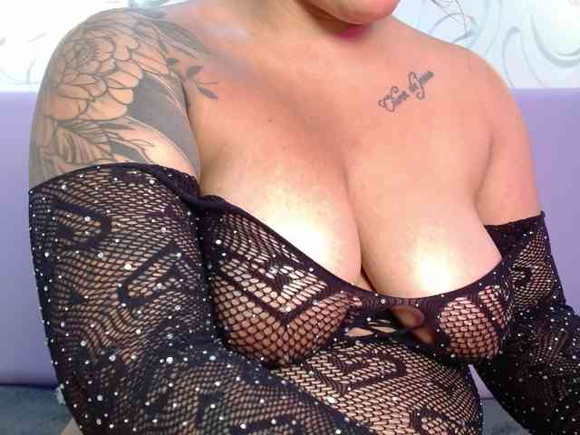EmilyQueen3xx webcam