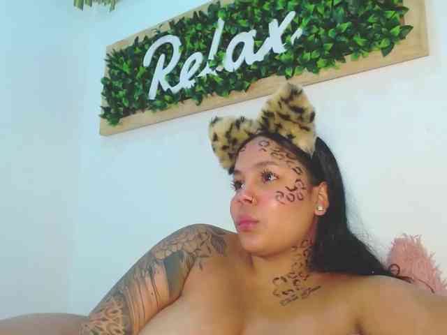 EmilyQueen3xx webcam